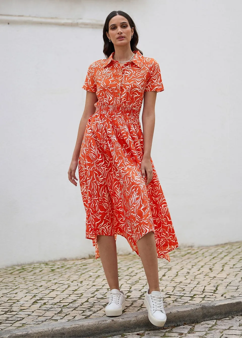 Yumi Coral Vase Print Dipped Hem Ruched Dress