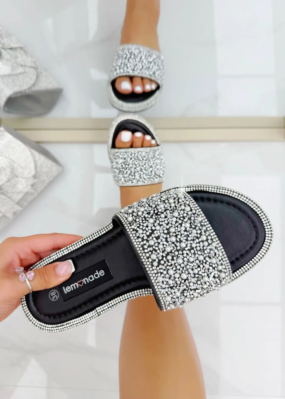 Love Lemonade Black Crystal Treasure Sliders