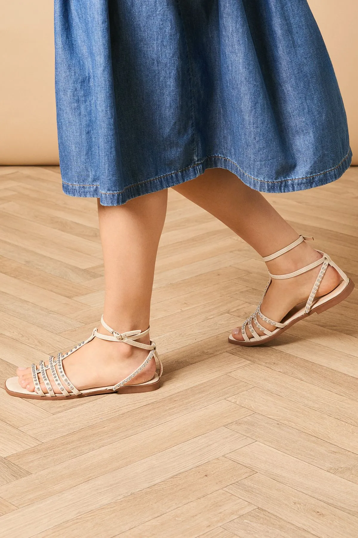 Nyviella Faux leather Studded T Bar Flat Sandals