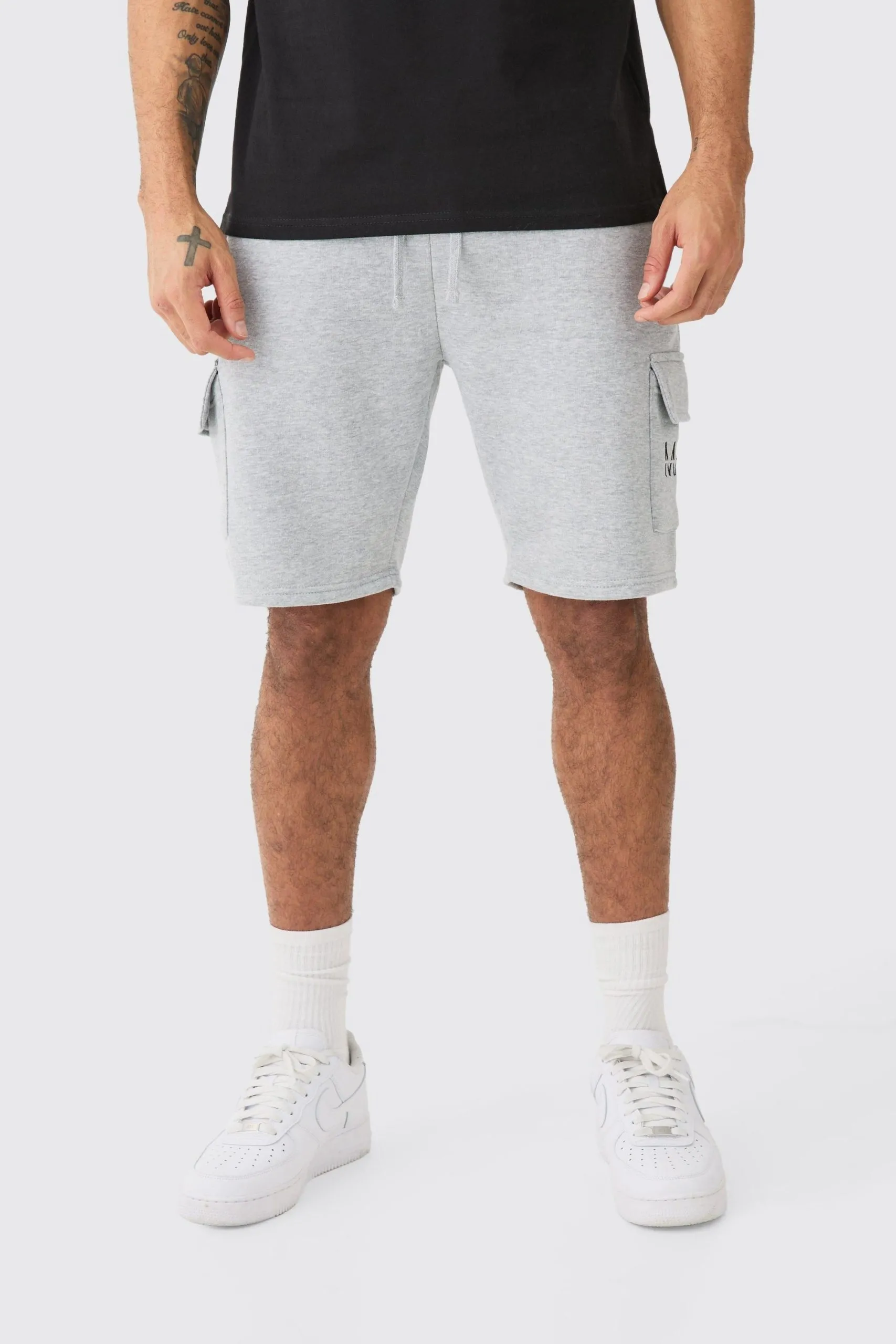 Man Dash Loose Fit Mid Length Cargo Short