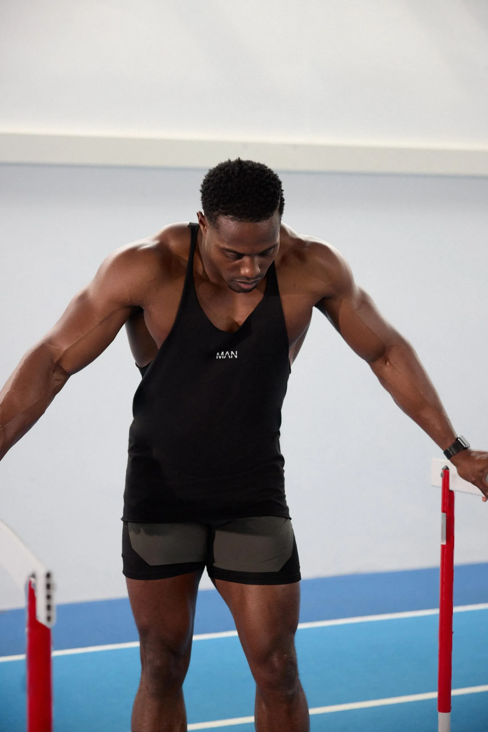 Man Active Raw Edge Jersey Reg Fit Stringer Vest