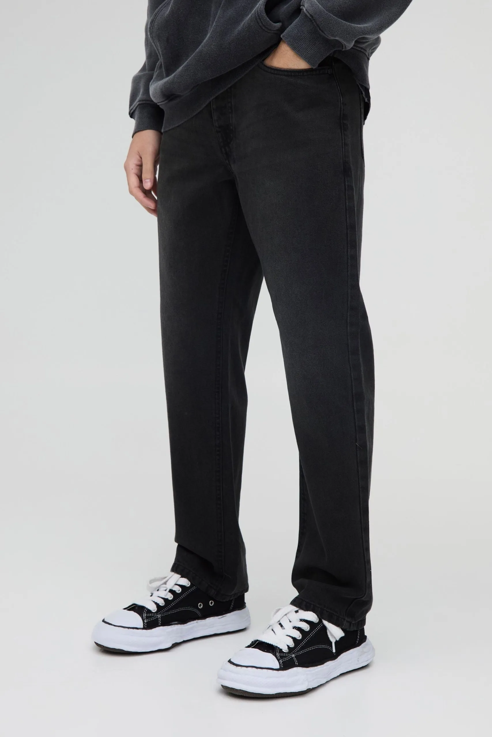 Straight Rigid Jean In Charcoal
