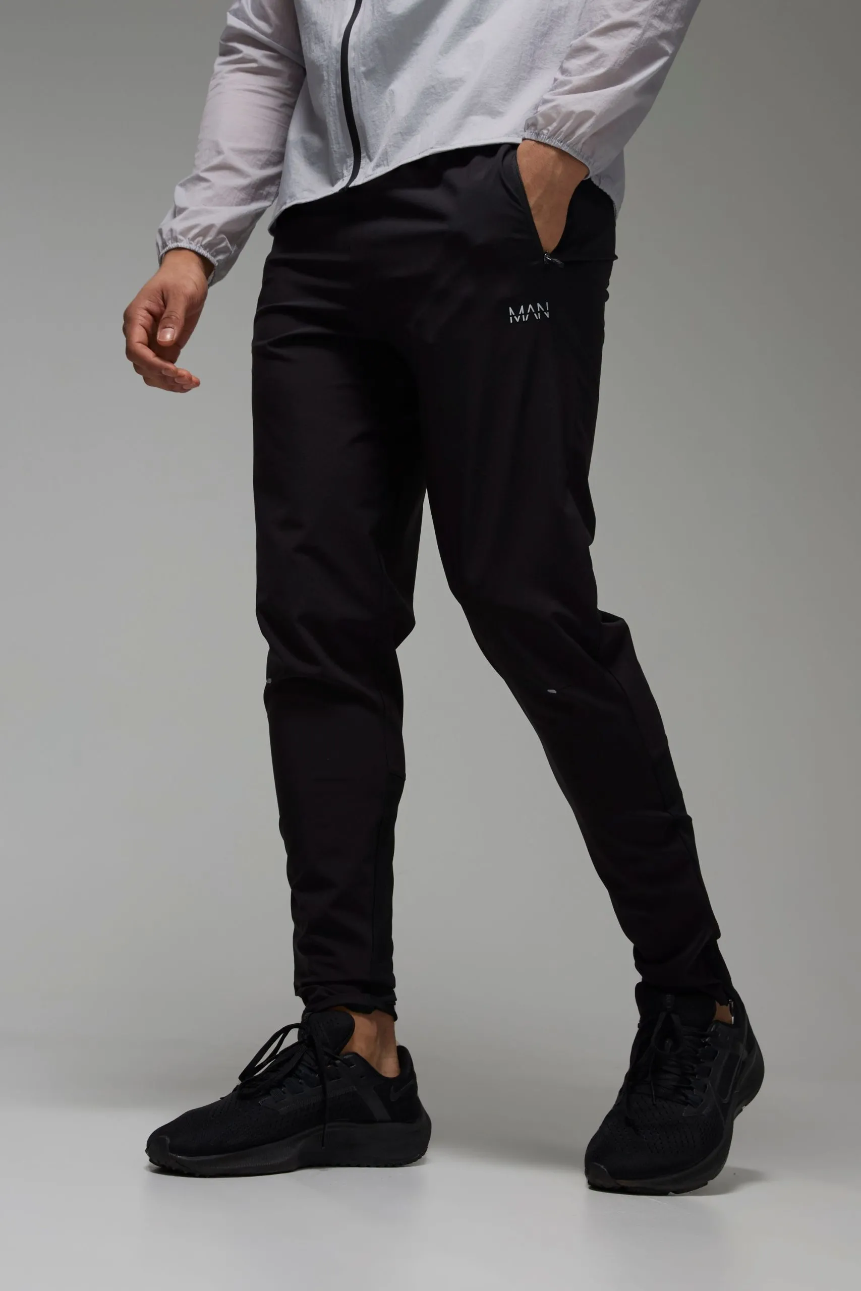 Man Active Running Tapered Jogger
