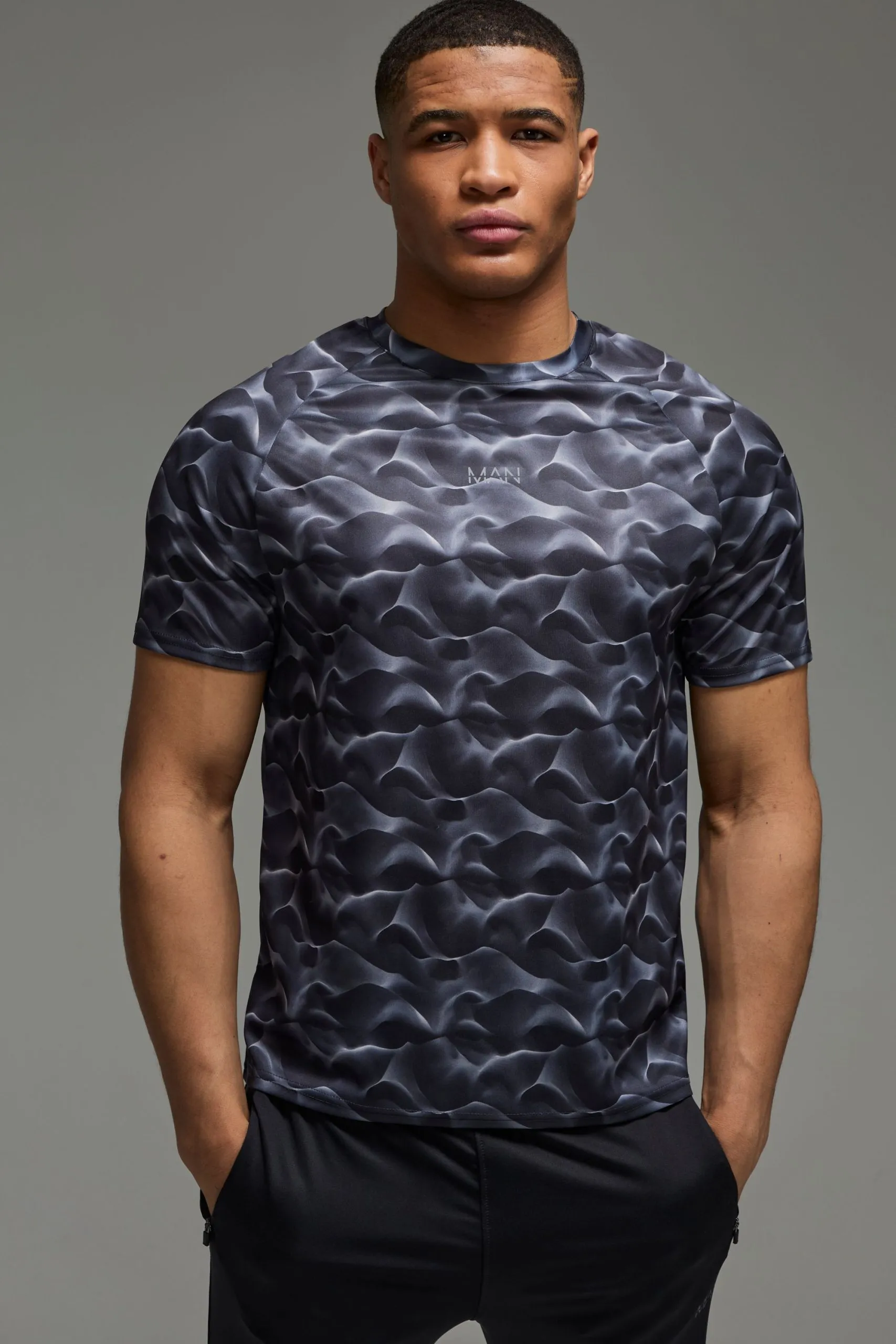 Man Active Abstract Print Regular Fit Performance T-shirt