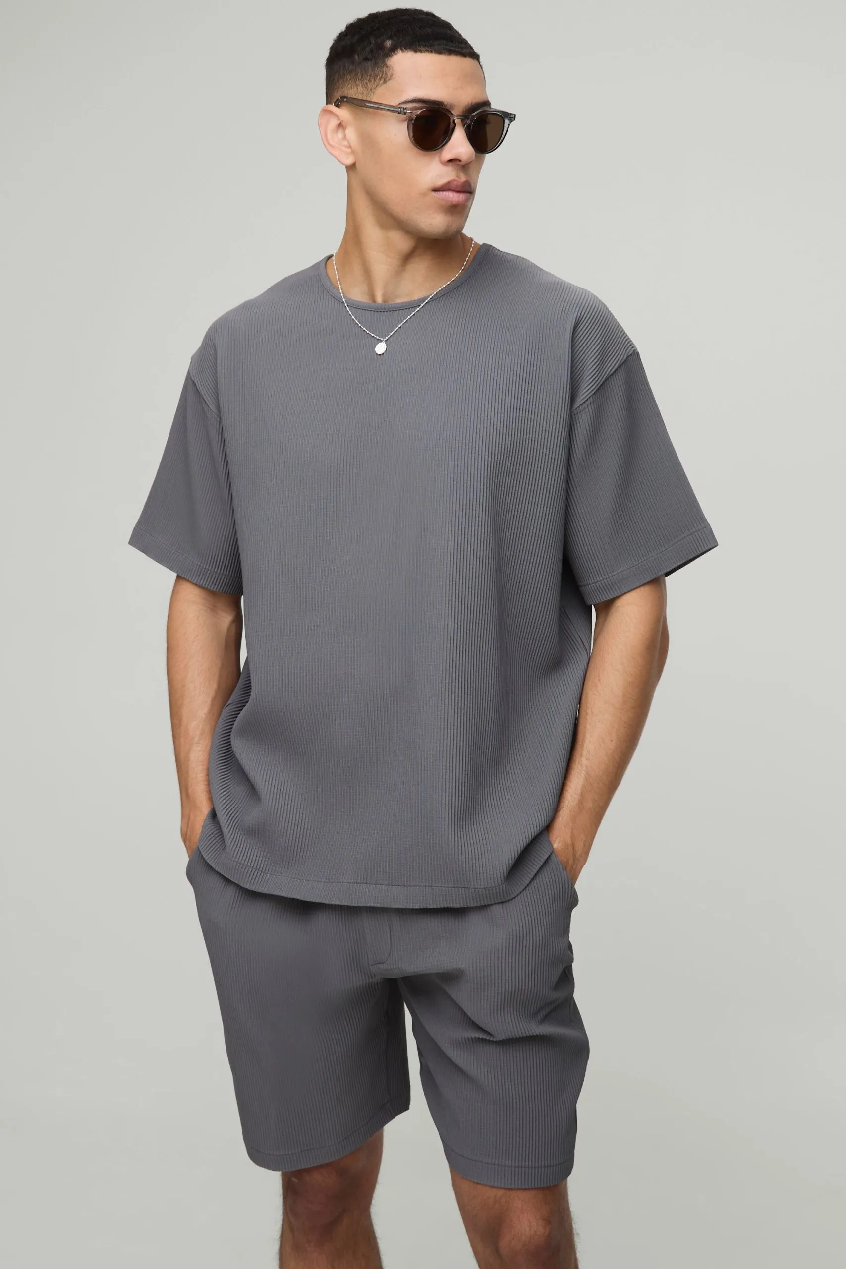 Oversized Pleated T-Shirt & Relaxed Fit Mid-Length Short Set