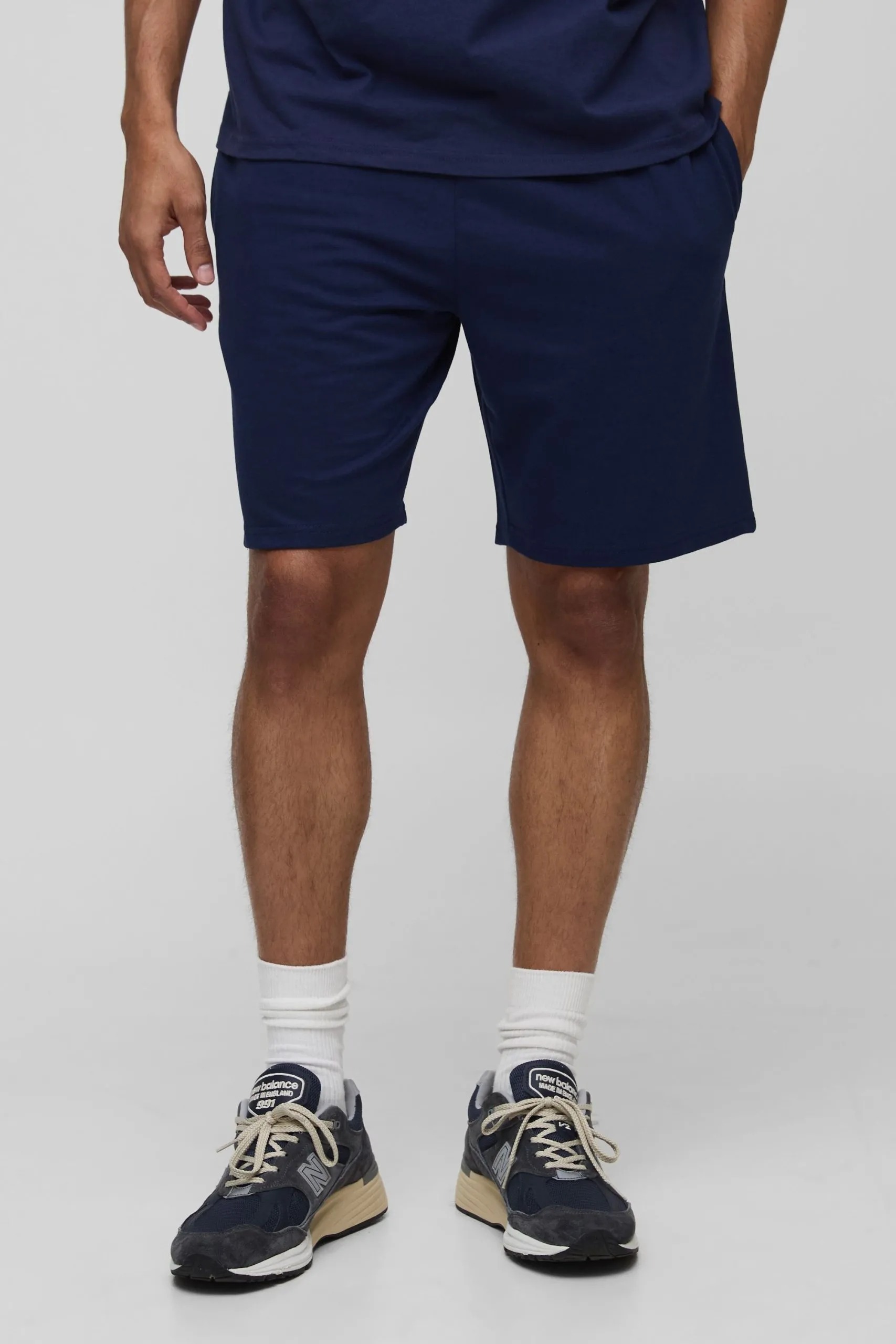 Lightweight Basic Relaxed Fit Mid Length Shorts