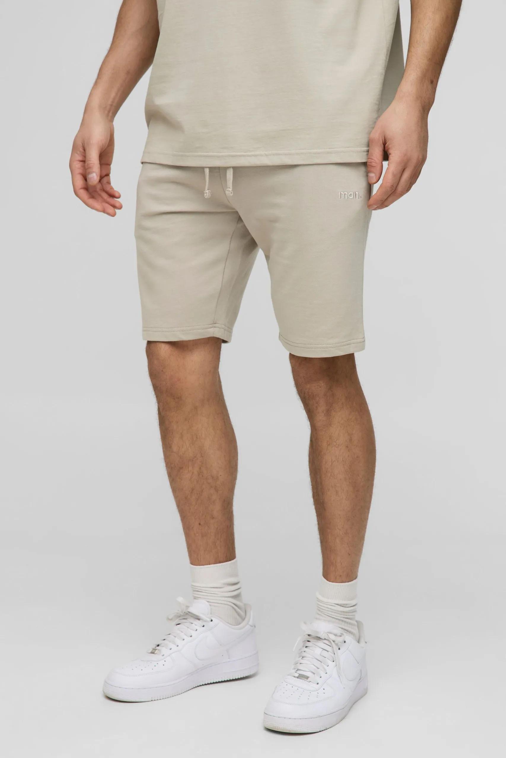 Lightweight Basic MAN. Slim Fit Mid Length Shorts