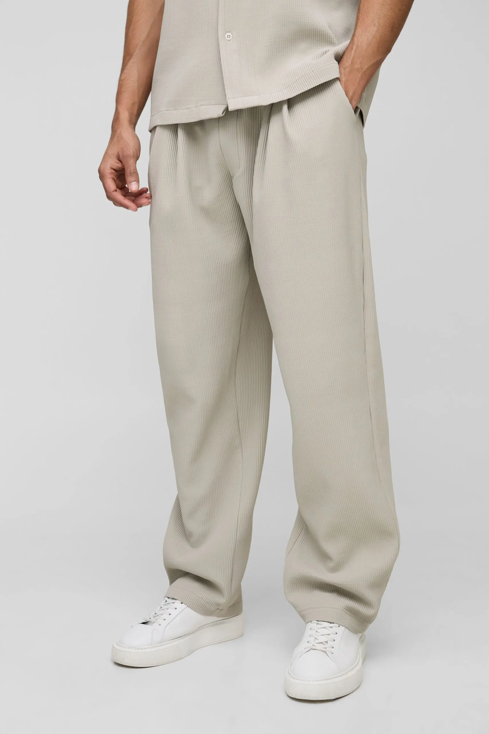 Balloon Fit Pleated Trouser