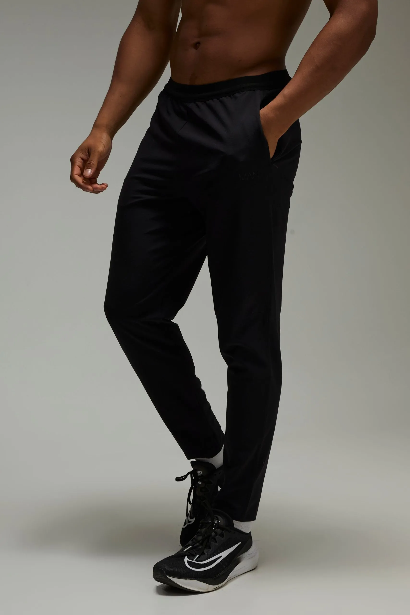 Man Active Ripstop Stretch Woven Tapered Jogger