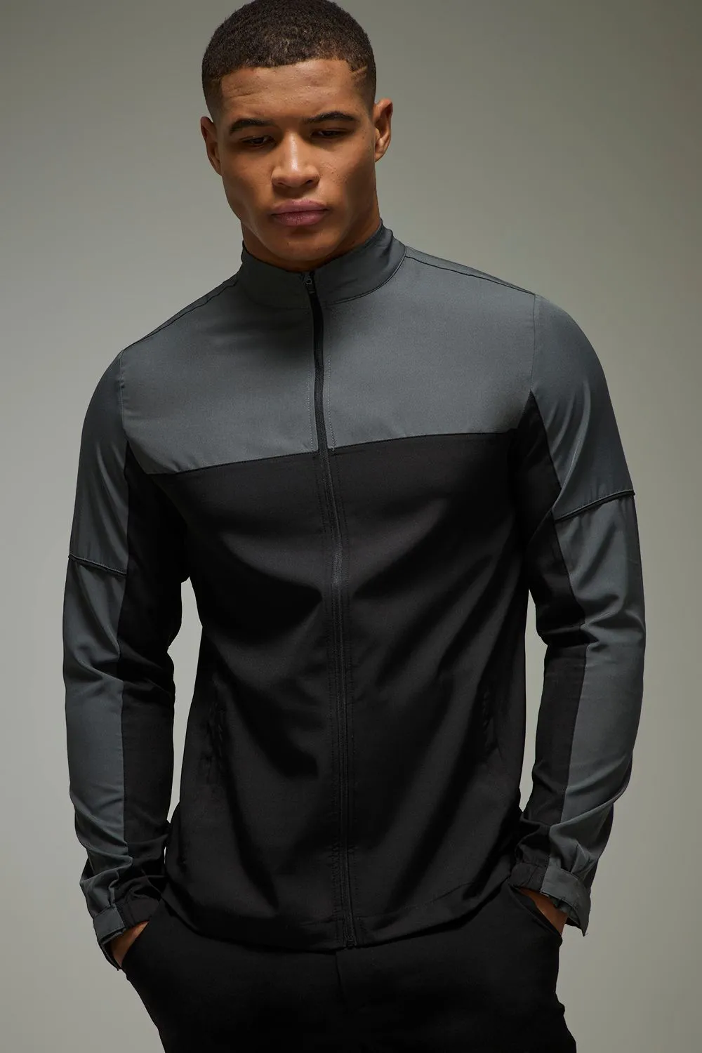 Man Active Regular Fit Golf Windbreaker