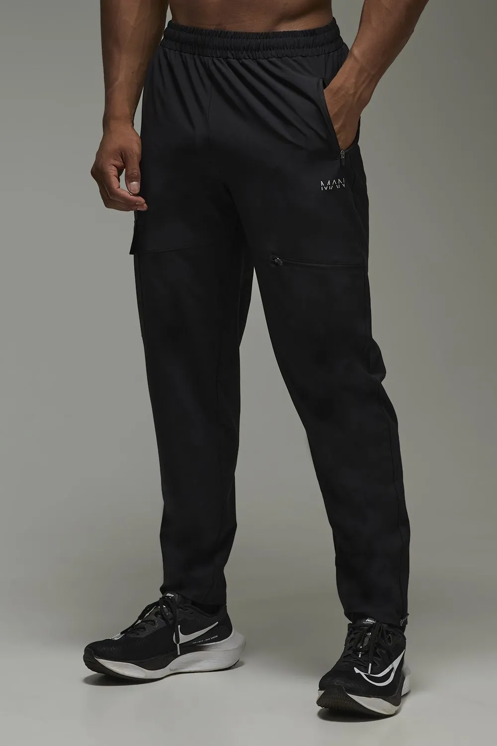 Man Active Zip Pocket Regular Fit Cargo Jogger