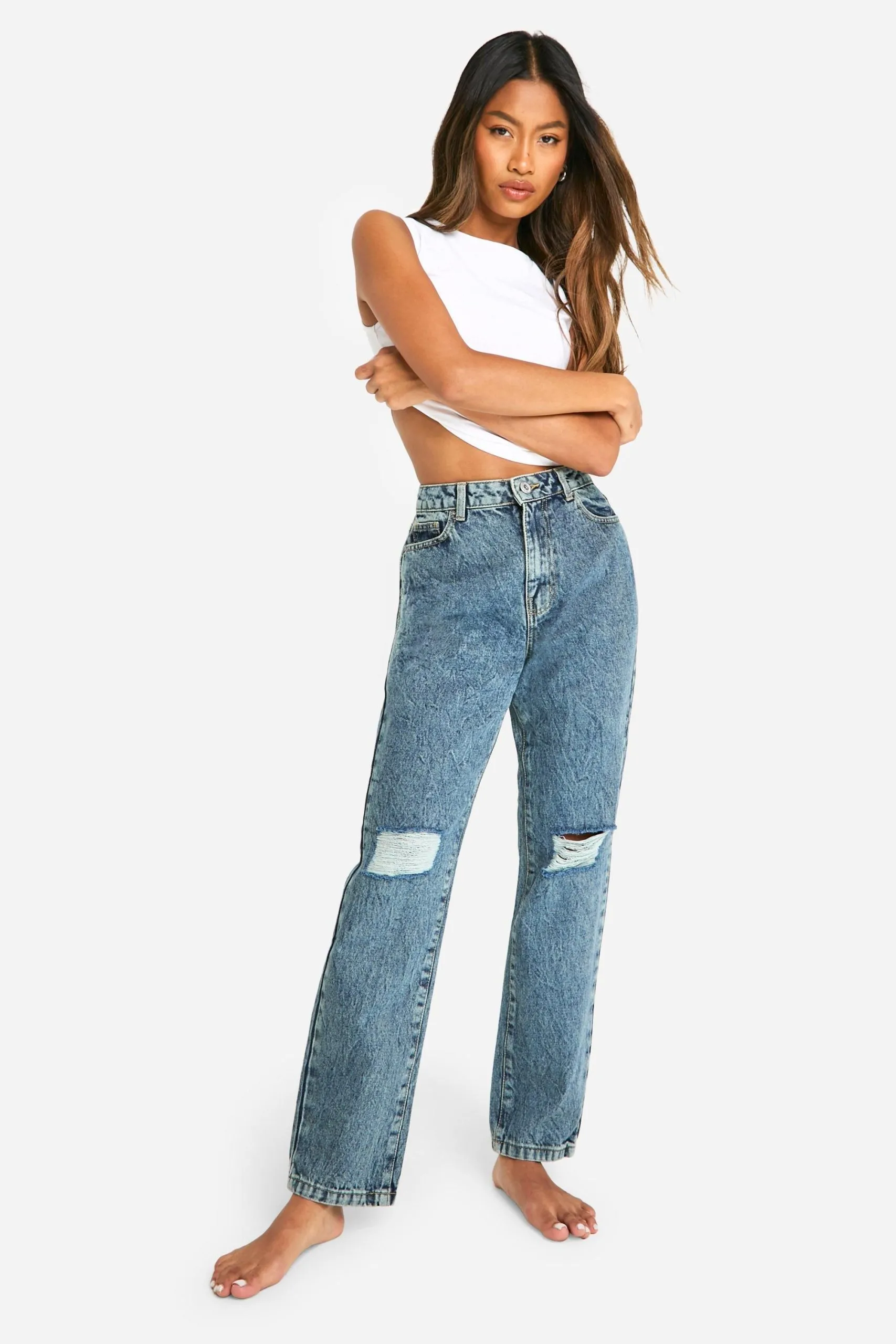 Boohoo Basics Ripped Knee Straight Leg Jeans