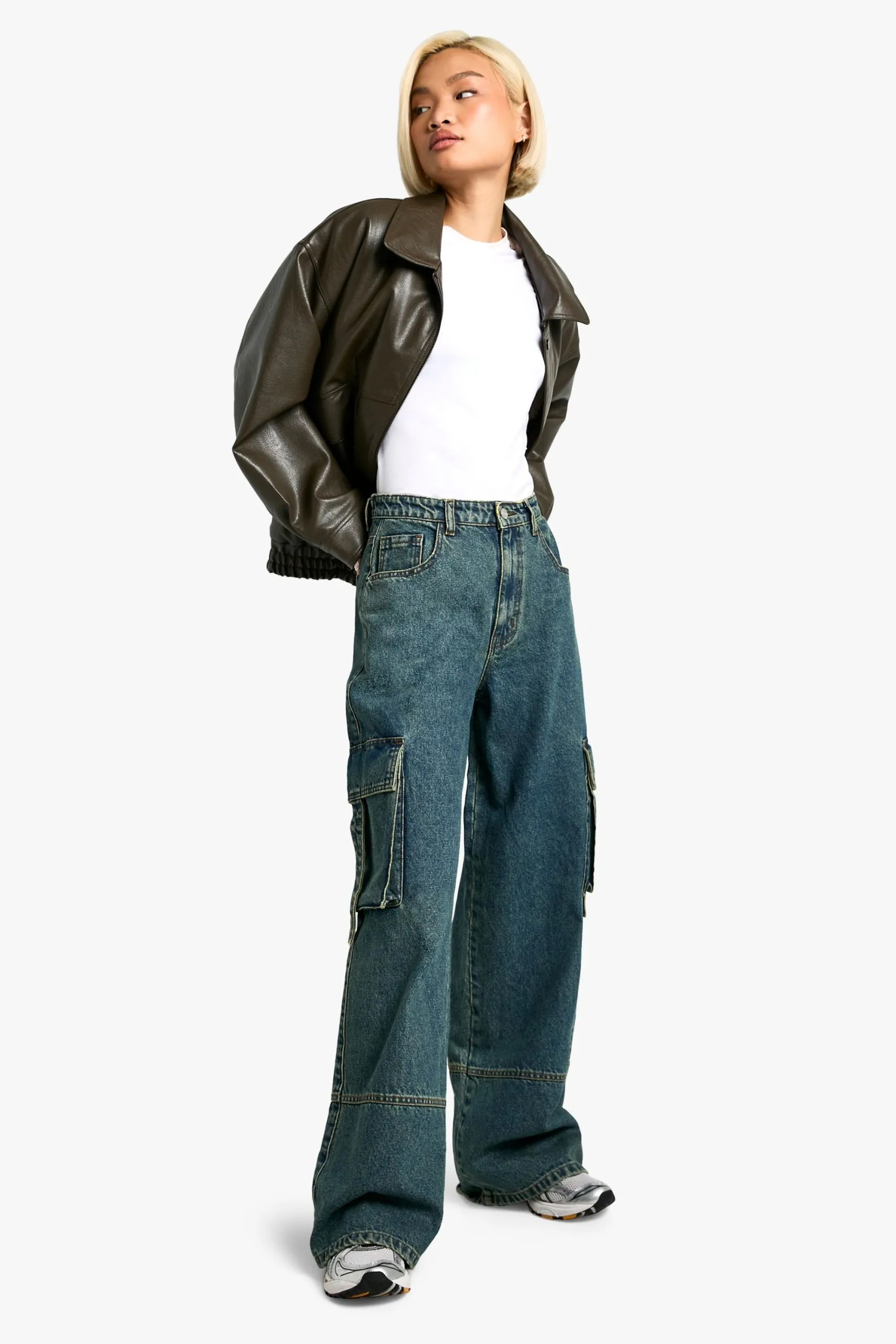 Wide Leg Pocket Detail Jean