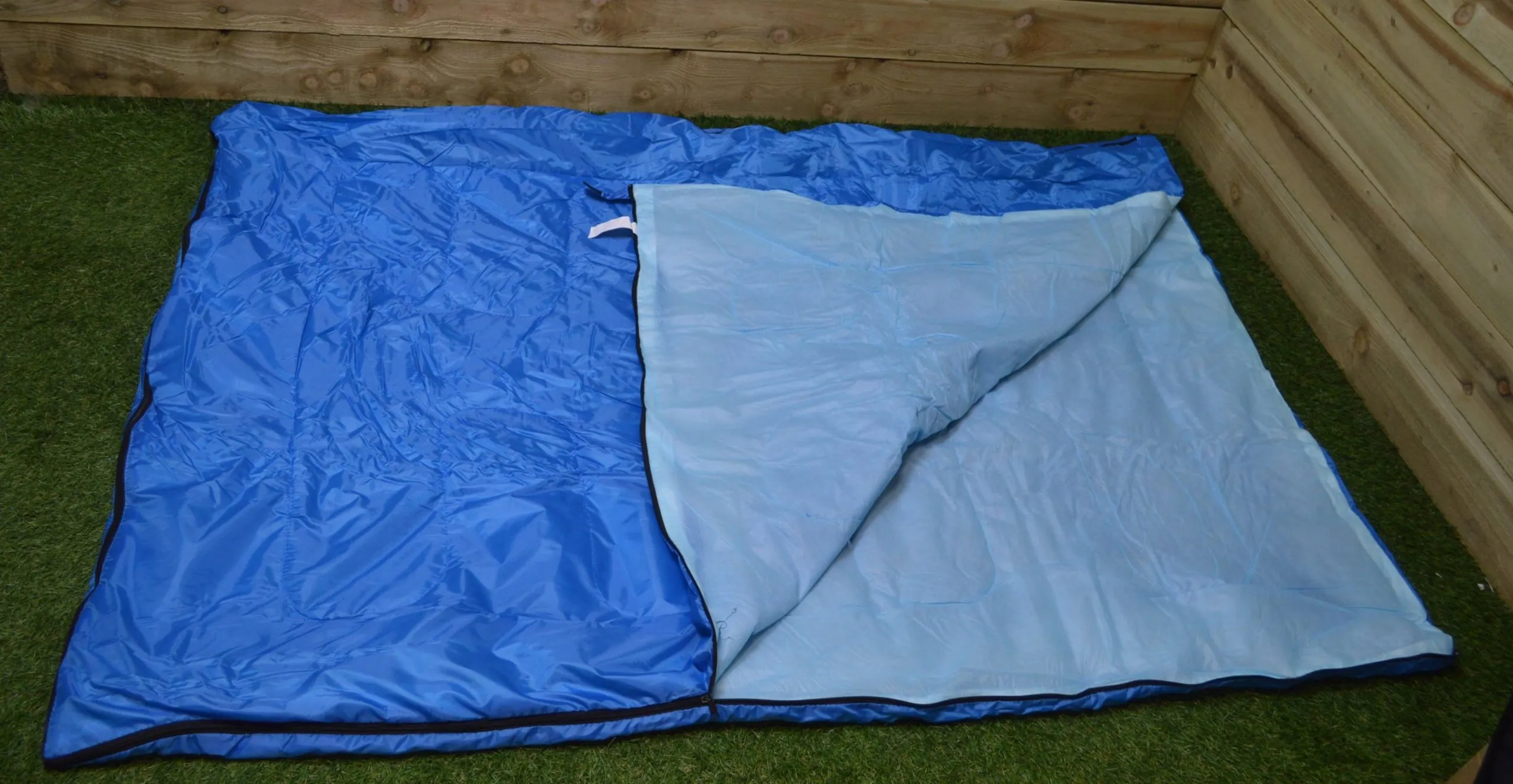 Double / 2 Person Camping Sleeping Bag with Zip & Stuff Sack