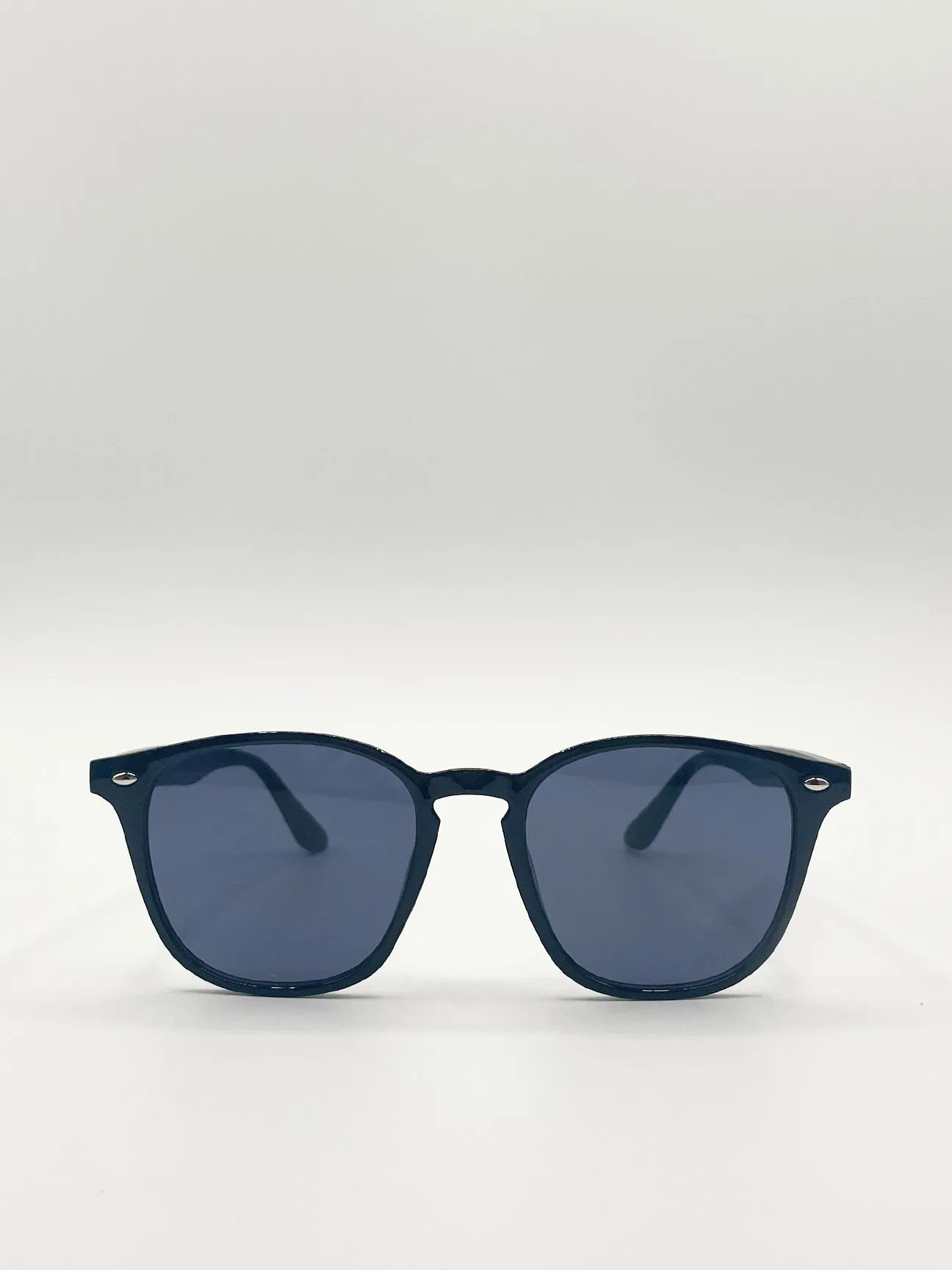 Rounded Wayfarer Style Sunglasses