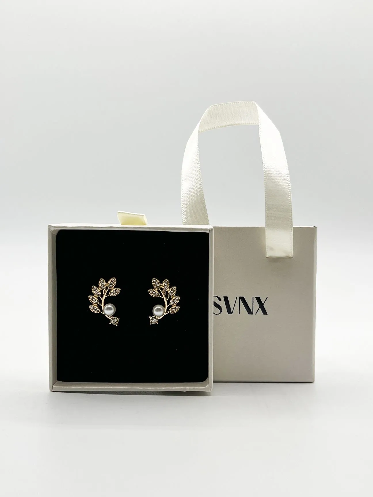 Pearl Leaf Stud Earring in Gold