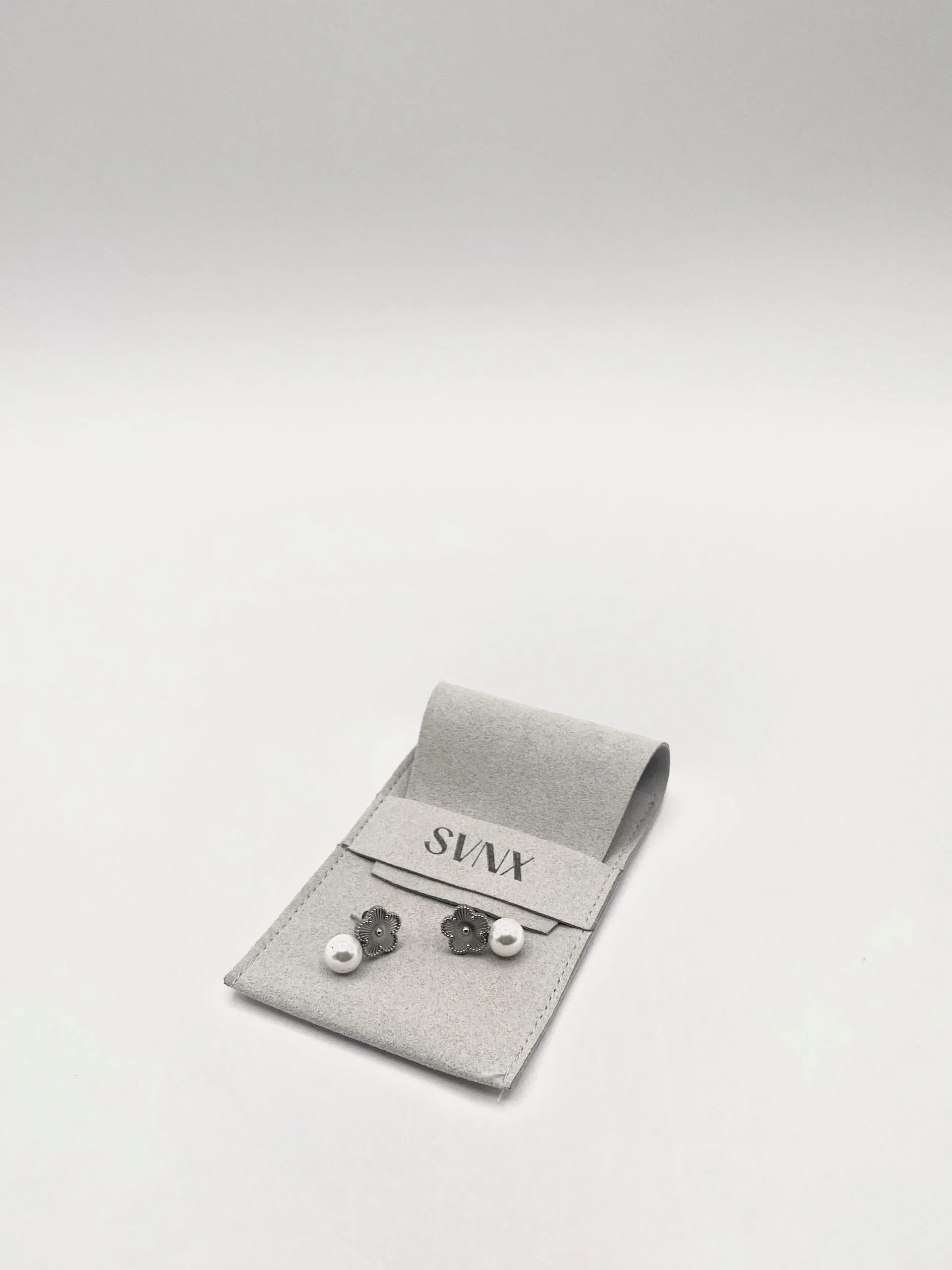 Pearl Clover Earrings in Silver