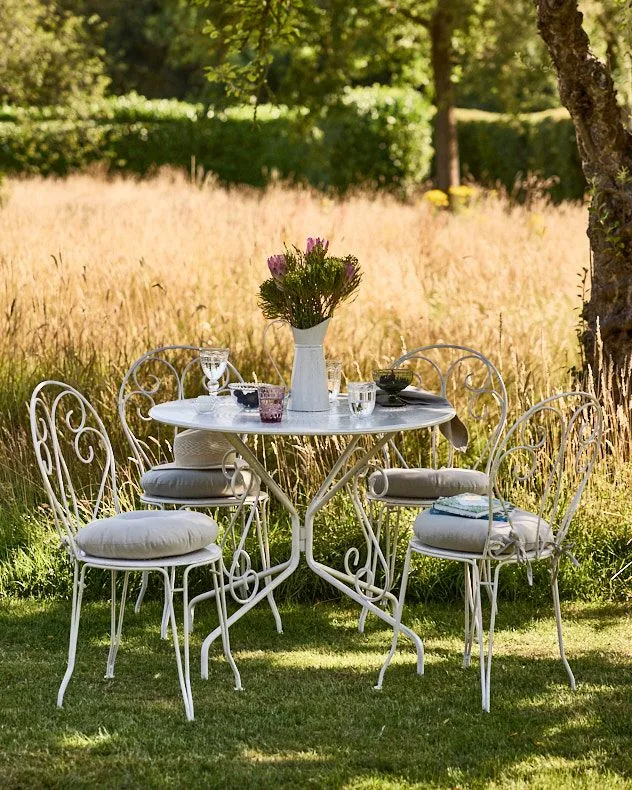 Four Person Indoor Outdoor Garden Iron Bistro Table and Chairs Set with Free Seat Pads