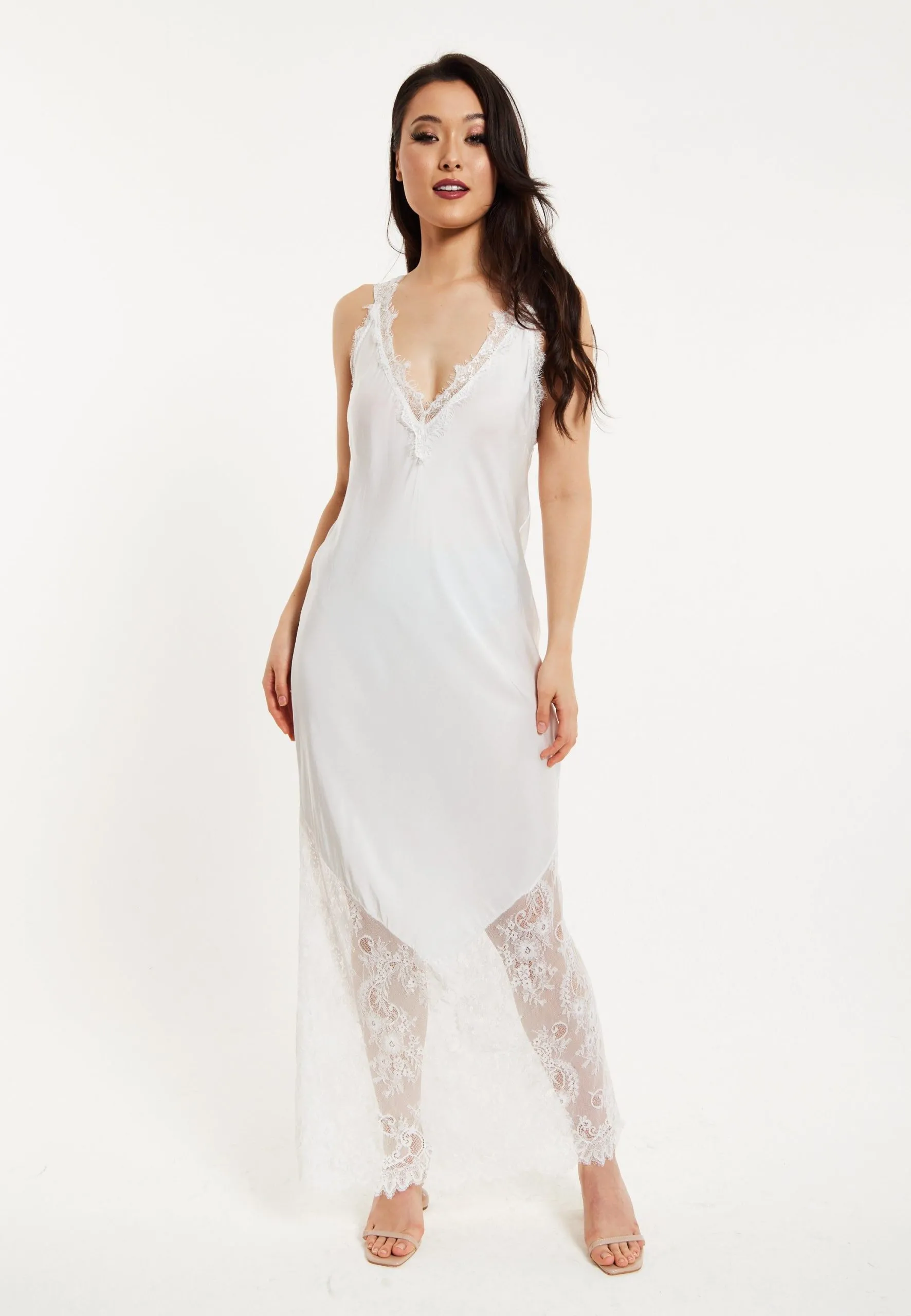 Lace Detailed V-Neck Maxi Dress In White