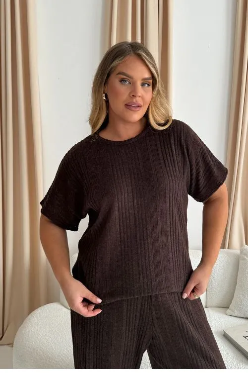 Curve Knitted Round Neck Tee in Camel