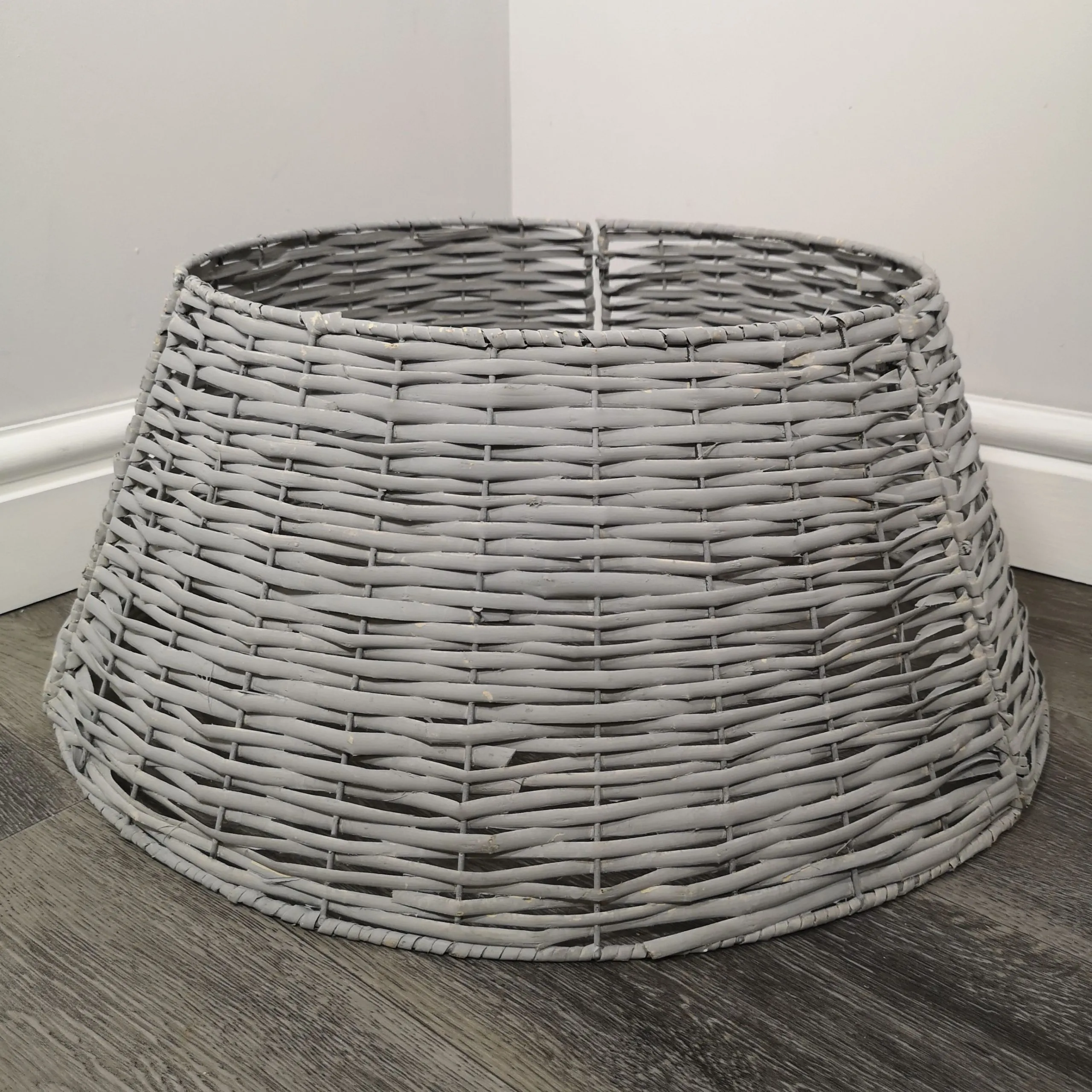 48/70cm Samuel Alexander KD Willow Christmas Tree Skirt Wicker Rattan- Large Light Grey