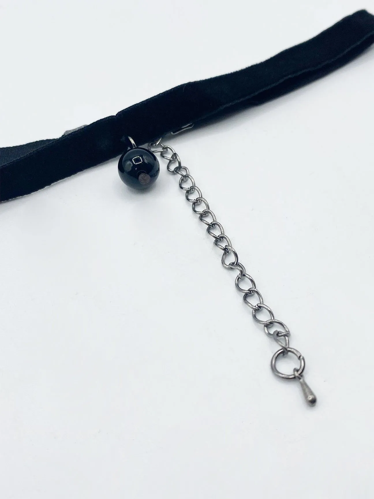 Faux Velvet Choker With Charm